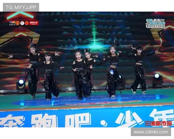 西安街舞队的默契之舞：揭秘他们的团队配合与创意表现