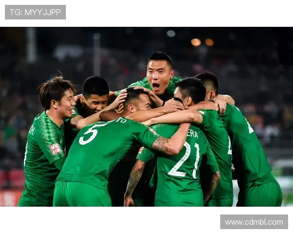 重庆滑板队在攀岩联赛中以81分稳居积分榜首位