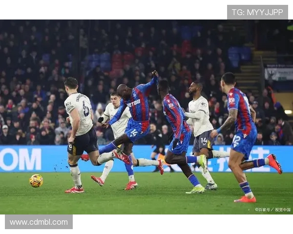 巴黎圣日耳曼迎战里尔 掀起法甲激烈对决争夺榜首荣誉 巴黎圣日耳曼迎战里尔 掀起法甲激烈对决争夺榜首荣誉